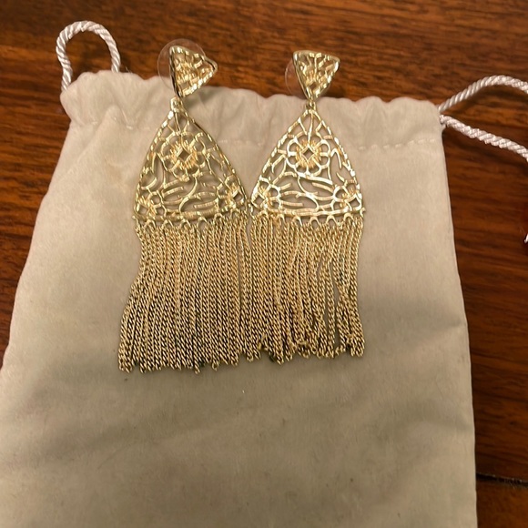 Kendra Scott lightweight gold earrings - Picture 2 of 2